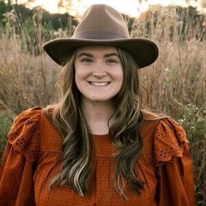 Meet your Posher, Alexia
